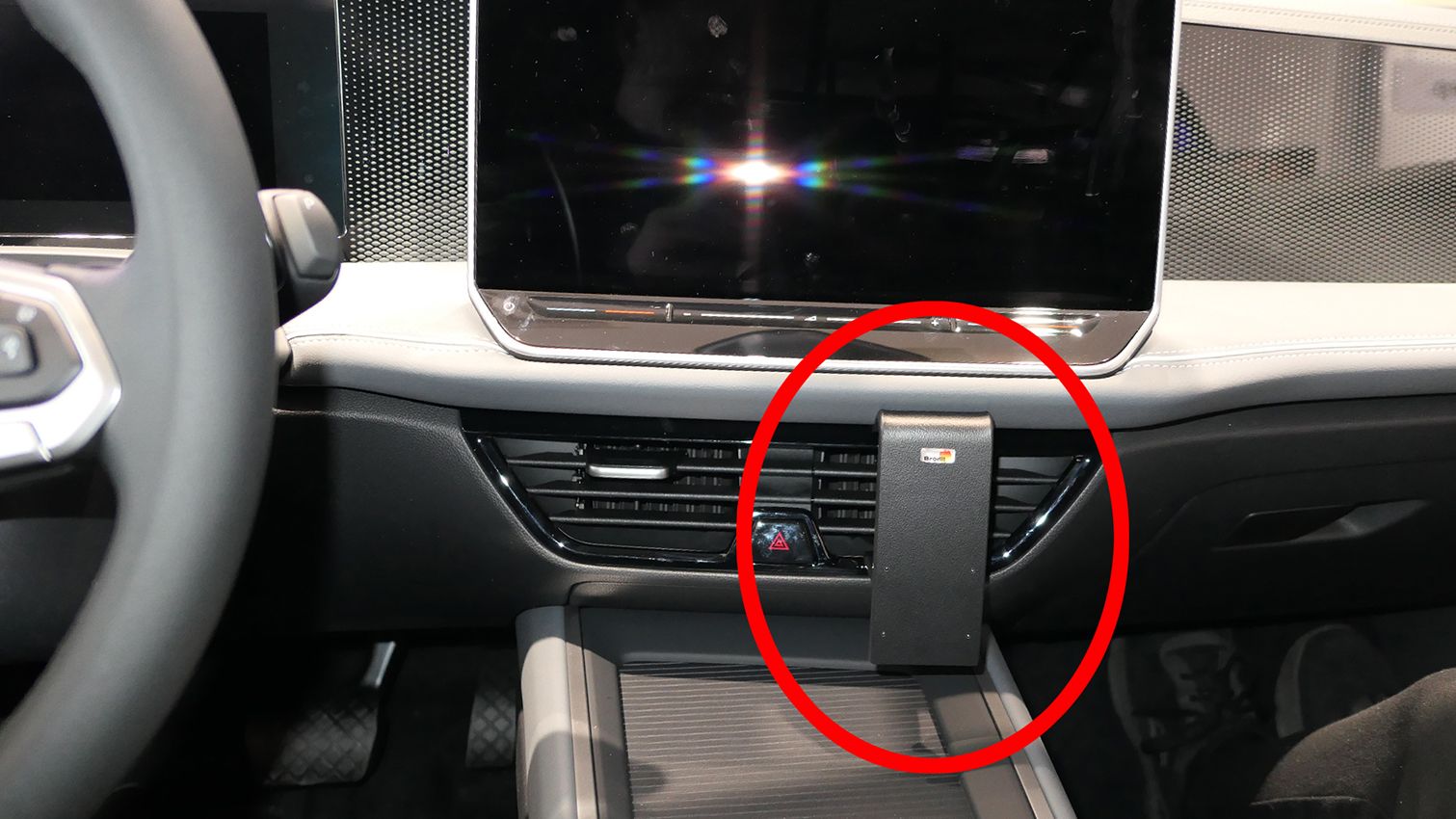 Proclip Volkswagen Passat 24- Center 12.9" screen only