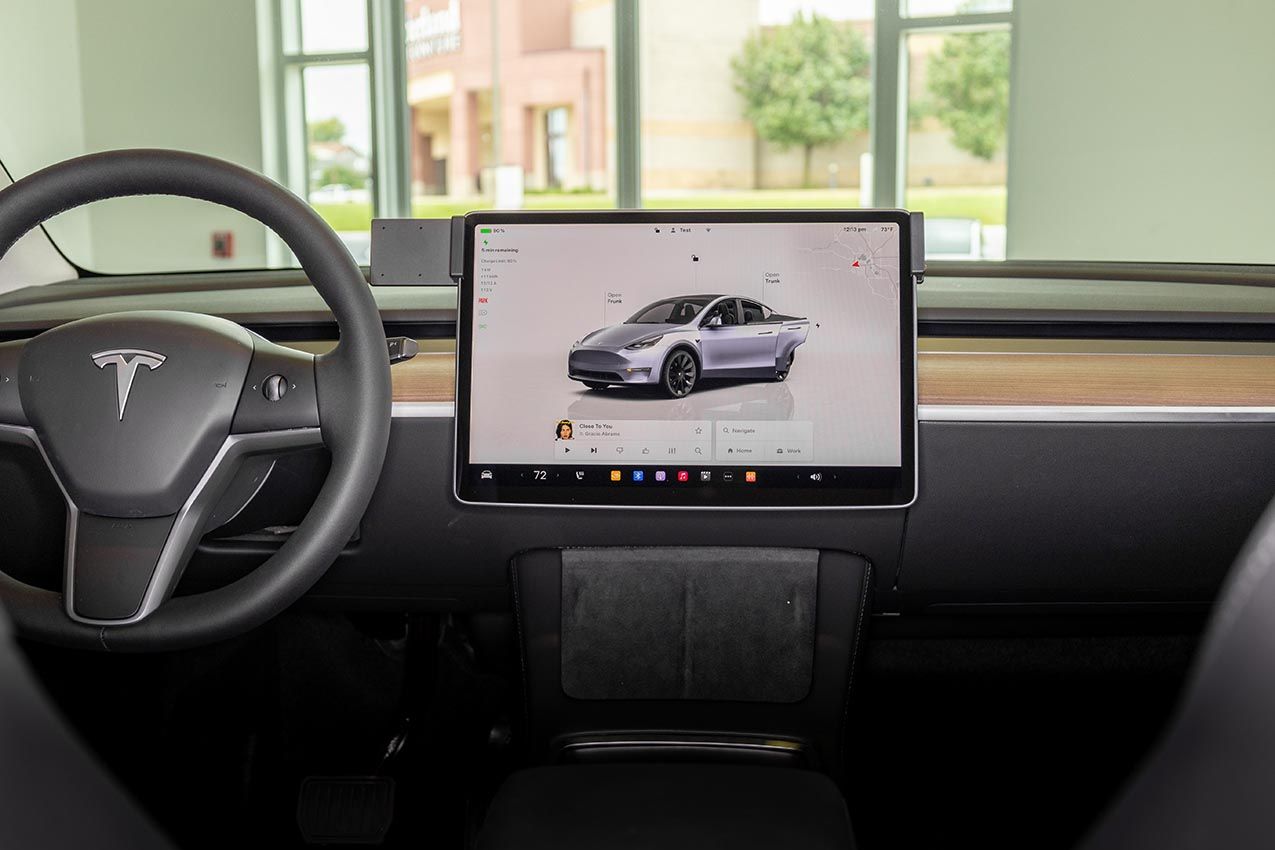 Proclip Tesla Model Y 25½- 15,4" screen -Center mount