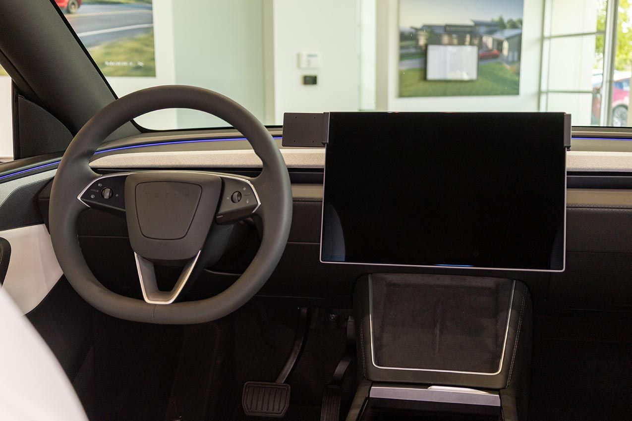 Proclip Tesla Model Y 25½- 16" screen - Center mount